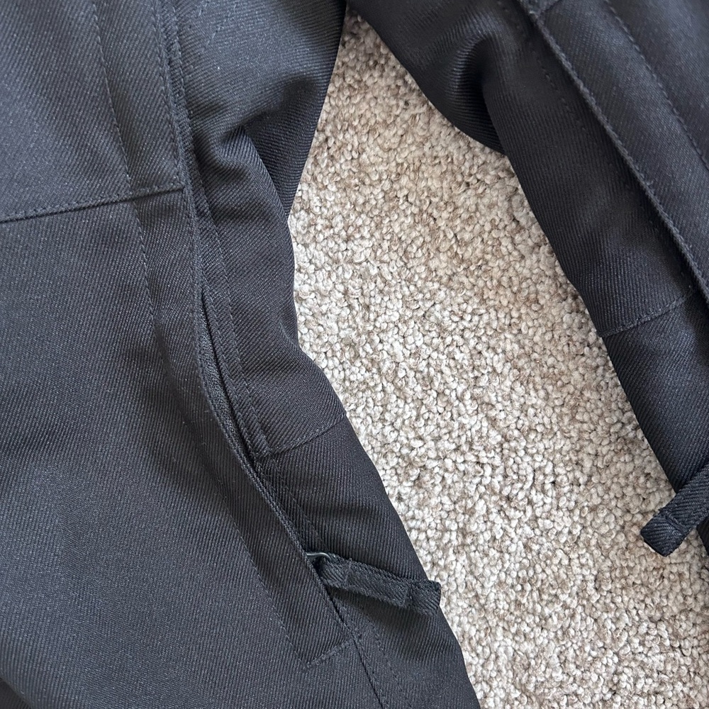686 Black Snowboard Skiing Pants. Vents and cargo pockets. Waterproof and warm. - Picture 3 of 14